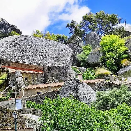 Casa Do Miradouro Holiday home Monsanto